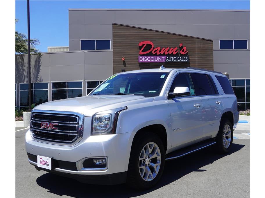 2017 GMC Yukon SLE in Quicksilver Metallic — front three-quarter view