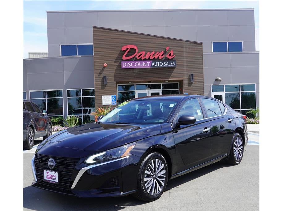 2025 Nissan Altima SV in Super Black — front three-quarter view