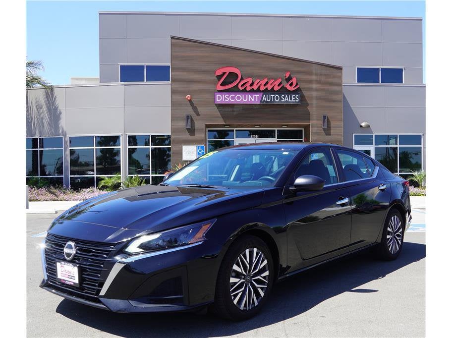 2025 Nissan Altima SV in Super Black — front three-quarter view