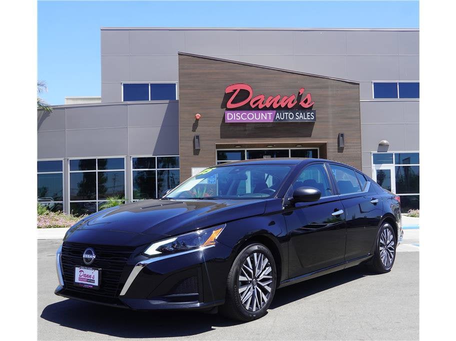 2025 Nissan Altima SV in Super Black — front three-quarter view