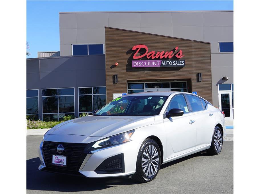 2024 Nissan Altima 2.5 SV in Brilliant Silver Metallic — front three-quarter view