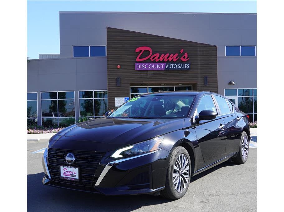 2025 Nissan Altima SV in Super Black — front three-quarter view