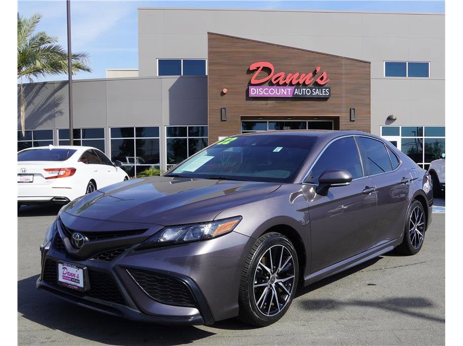 2022 Toyota Camry SE Sedan 4D in Gray — front three-quarter view