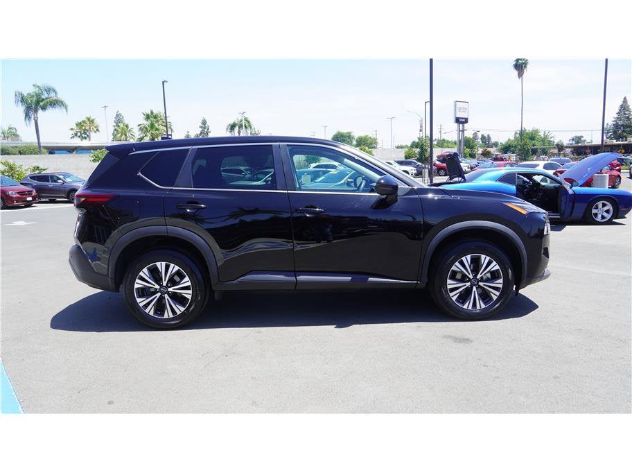 2022 Nissan Rogue — detail view