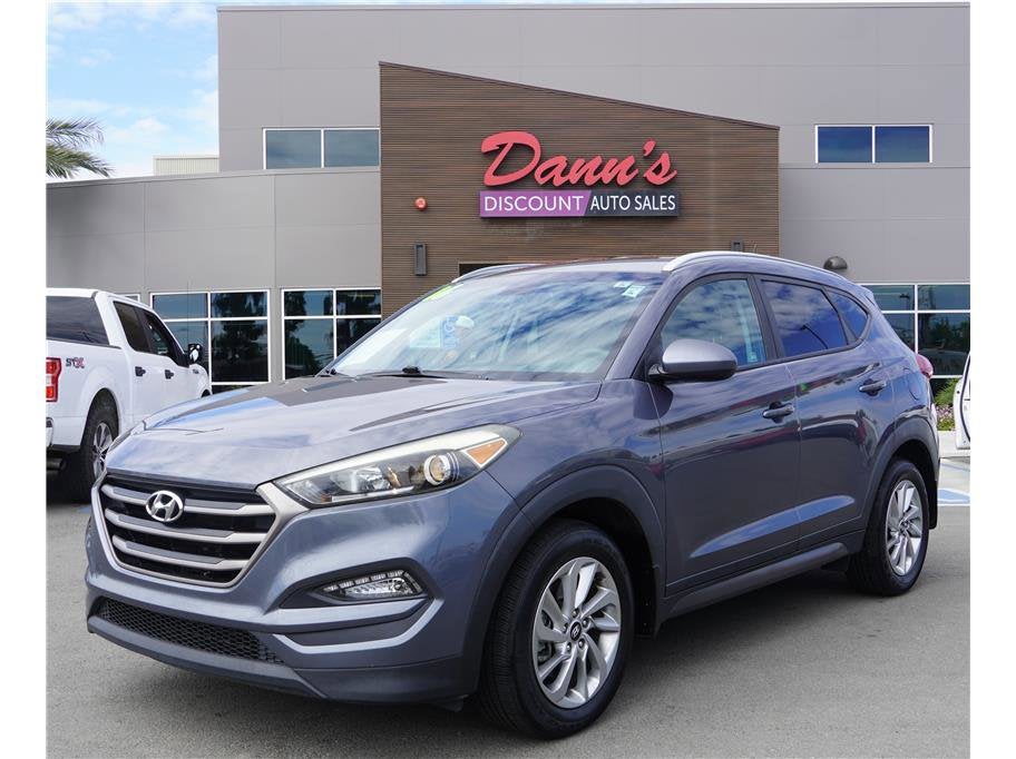 2016 Hyundai Tucson SE in Coliseum Grey — front three-quarter view