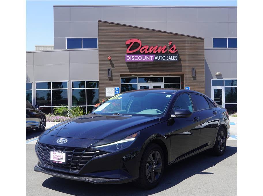 2023 Hyundai Elantra SEL in Ecotronic Gray — front three-quarter view